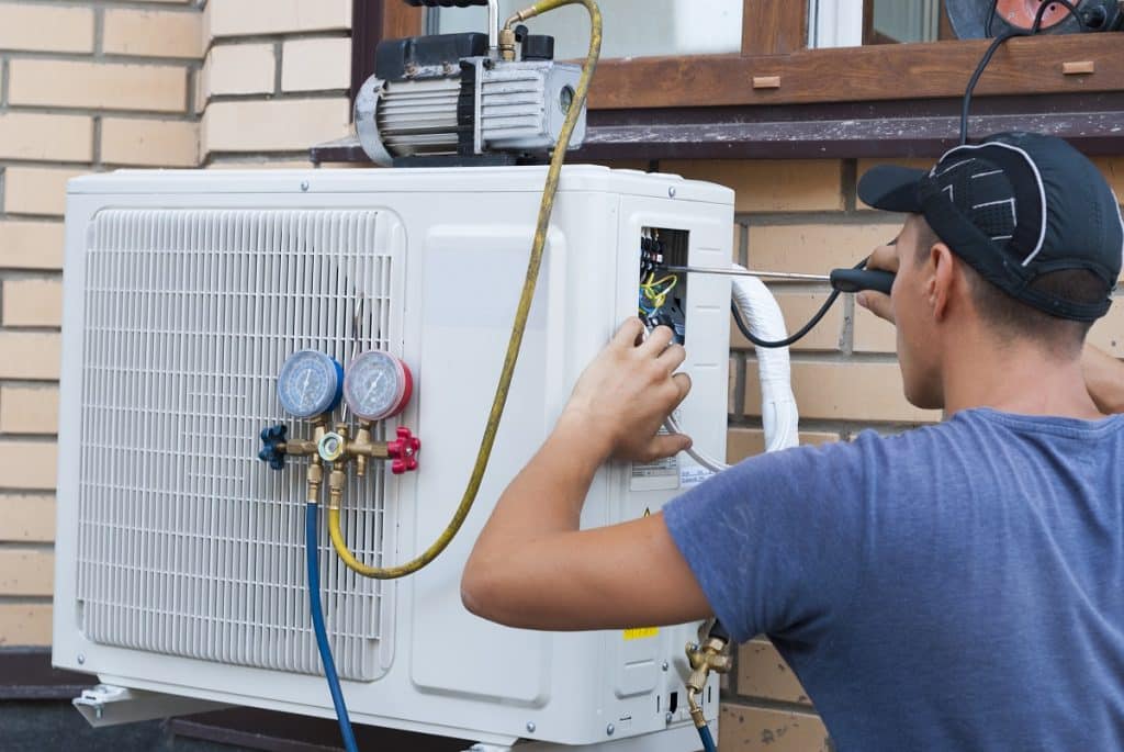worker installs the air conditioner